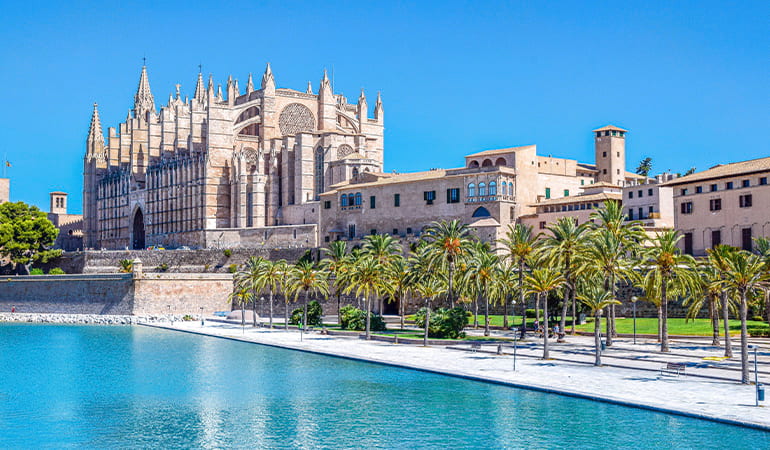 Palma de Mallorca, uno de los lugares donde alojarse en Mallorca