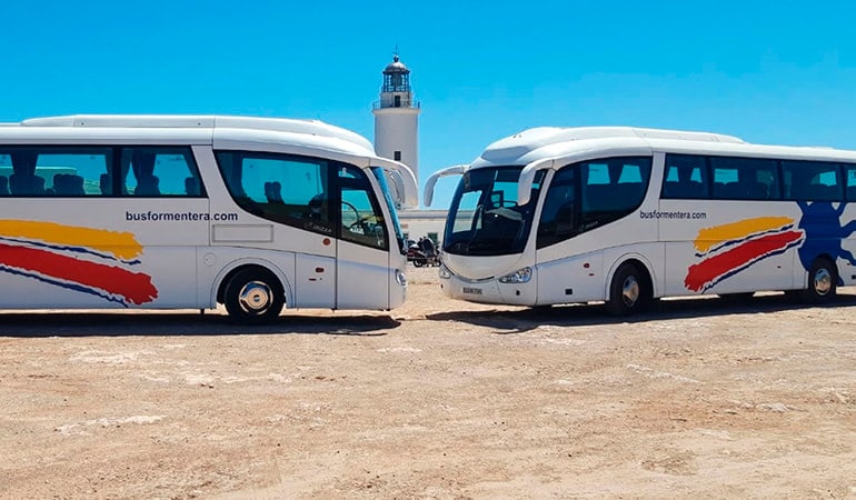 autobús para moverse por Formentera