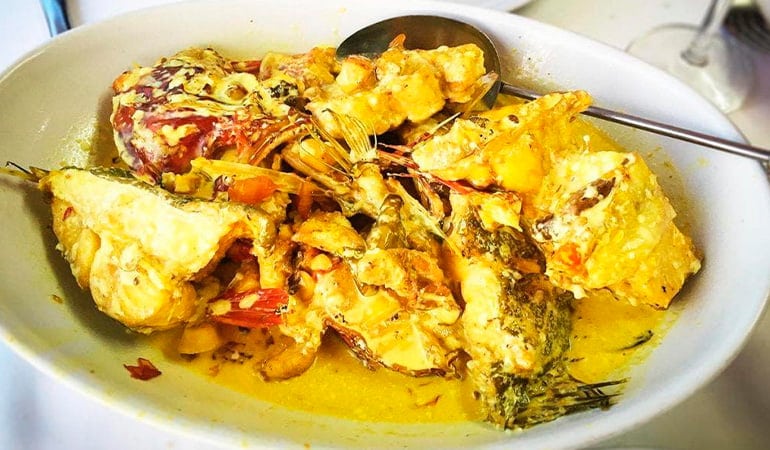 Bullit de peix, uno de los platos típicos que comer en Baleares