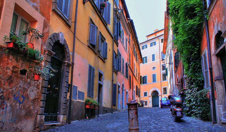 Monti, uno de los barrios donde alojarse en Roma