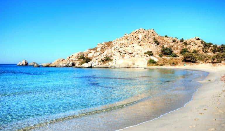 Mikri Vigla, una de las playas que ver en Naxos
