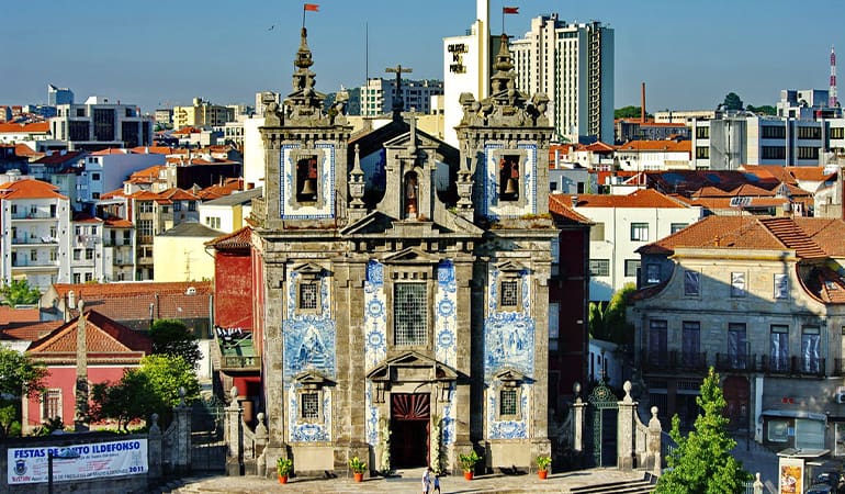 Santo Ildefonso, una de las zonas donde alojarse en Oporto