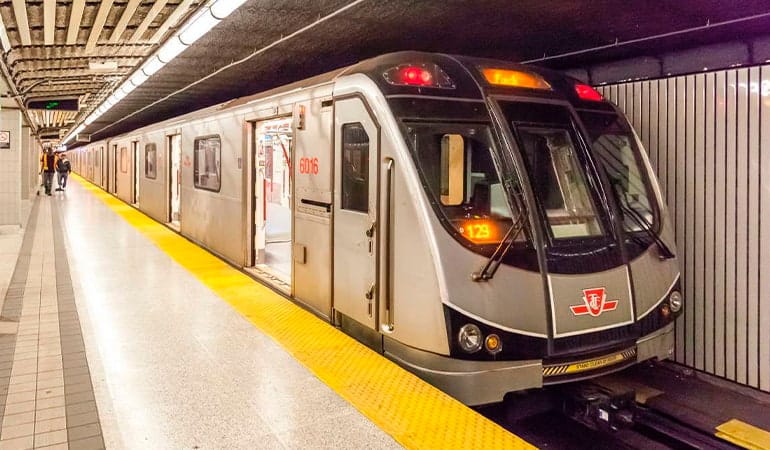 moverse por Toronto en metro