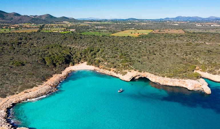 Cala Varques, una de las mejores playas de Mallorca