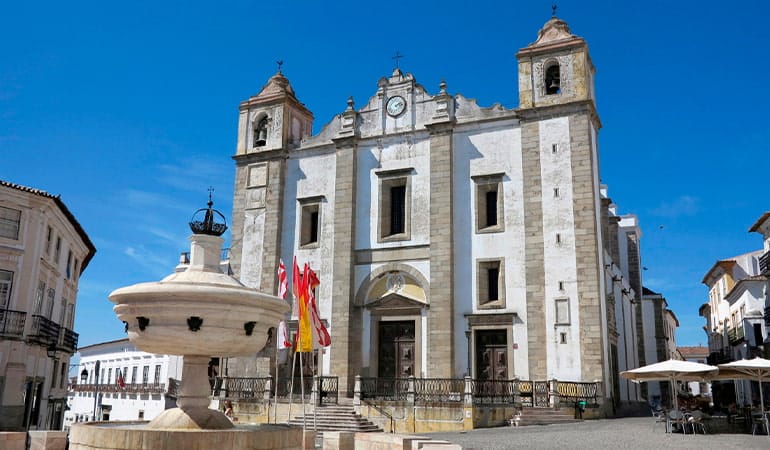 Évora, uno de los pueblos más bonitos de Portugal