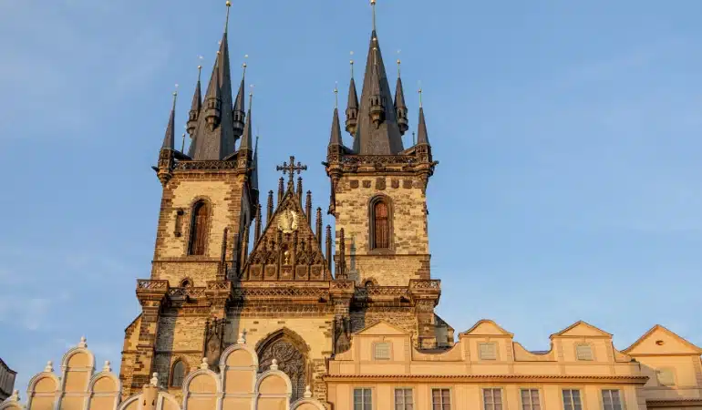 Iglesia de Týn, uno de los lugares que ver en Praga
