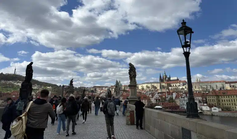 Puente de Carlos, uno de los lugares que ver en Praga.